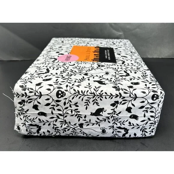 SKULL & BONES Cotton KING SHEET SET Skulls Spiders Bats Cat Ghosts Moons NIB NEW - Picture 4 of 7